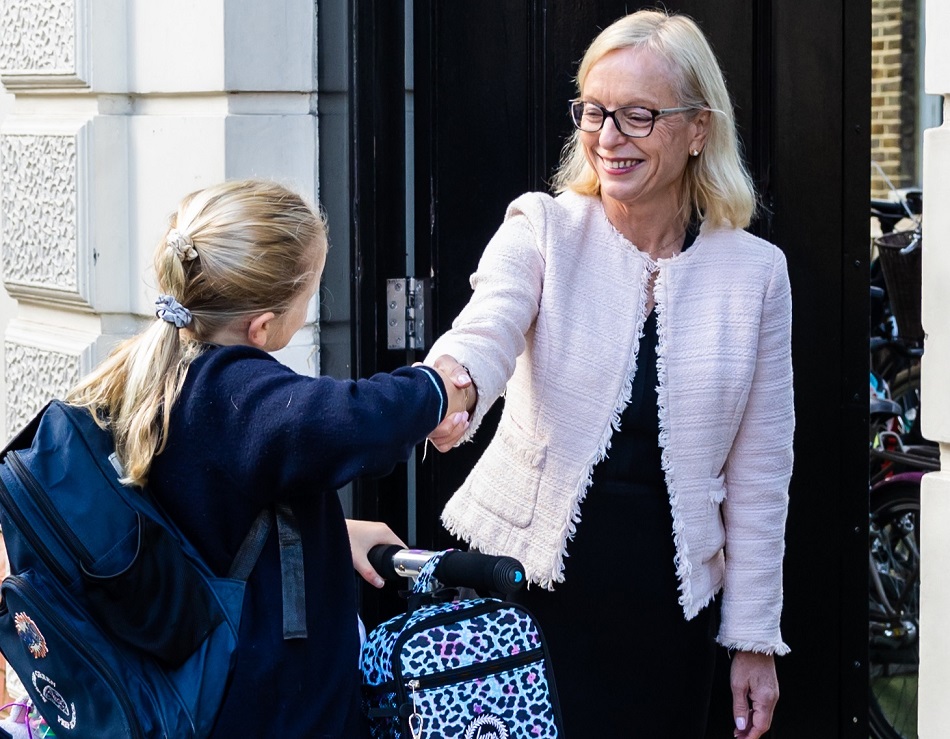 teacher an pupil shaking hands